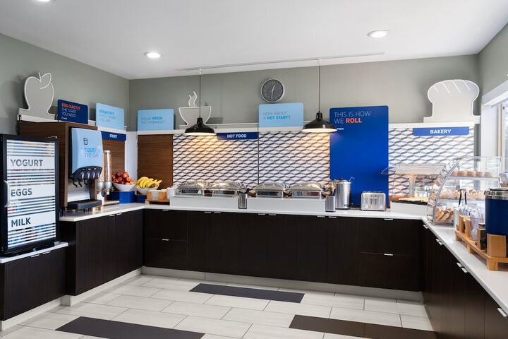 Breakfast/Coffee Service 38 of 50