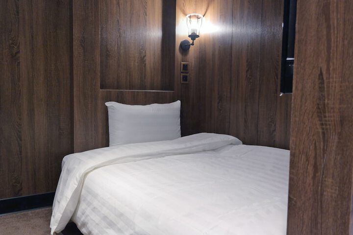 Room 11 of 89