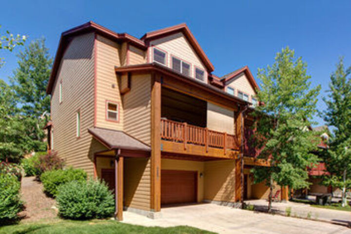 Photo of 4Br 3.5BA Urban Alpine Home by RedAwning