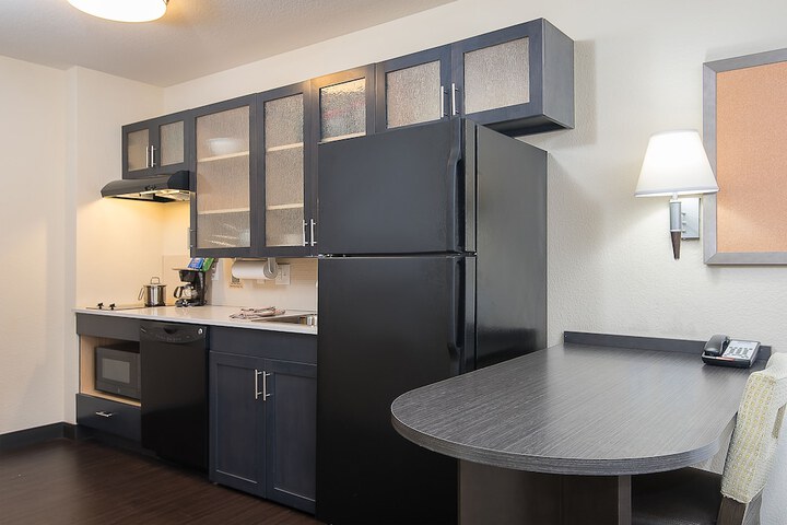 1 Queen Studio Suite (2 of 9)