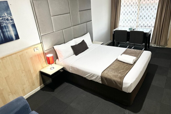 Room 32 of 53