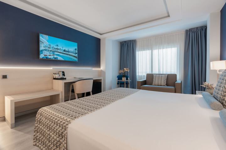 Room 34 of 122