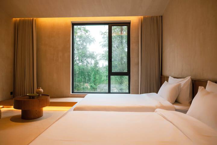 Room 2 of 38