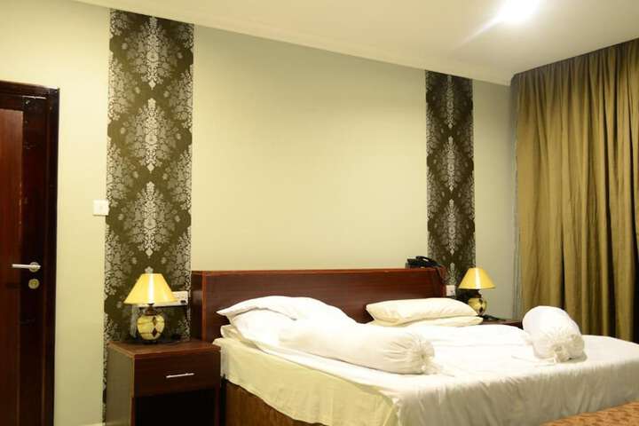 Room 16 of 20