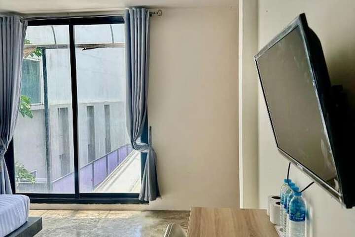 Room 8 of 34