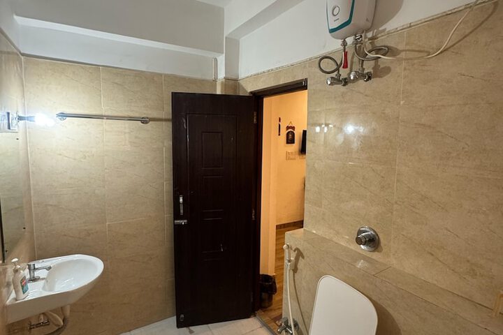 Room 26 of 33