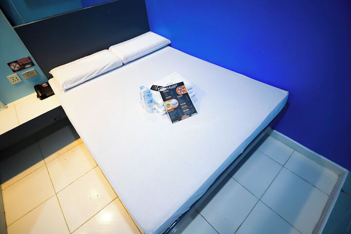 Room 8 of 12
