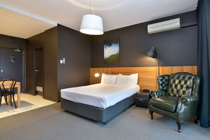 Room 10 of 38