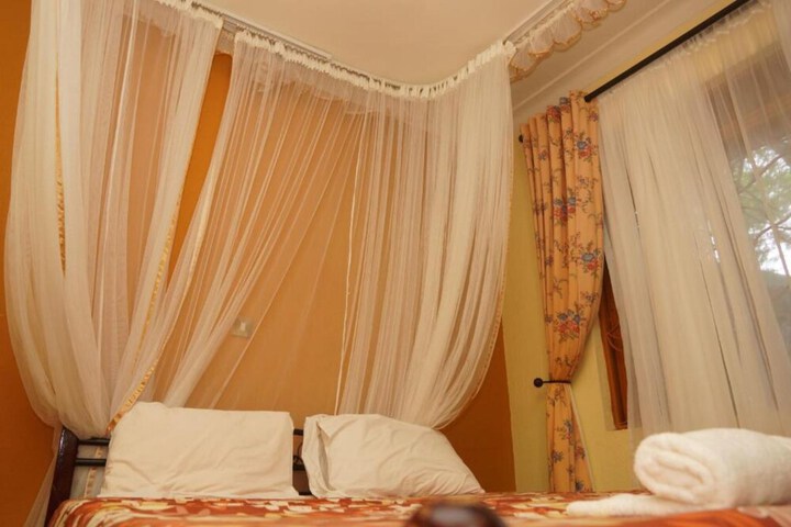 Room 3 of 42