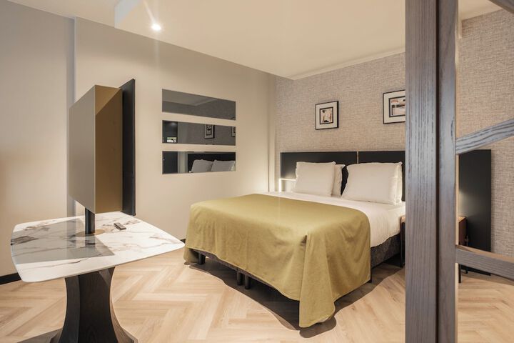 Room 32 of 122