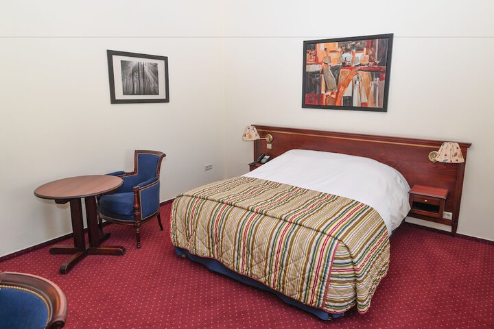 Room 11 of 91