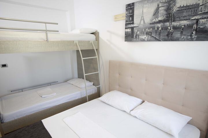 Room 30 of 131