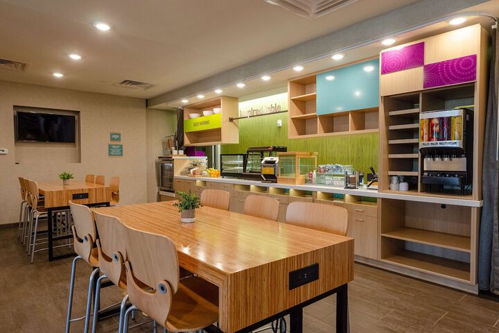 Breakfast area