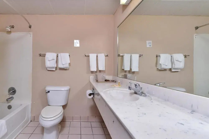 Room 8 of 11