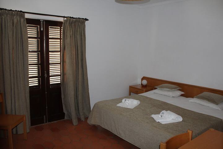 Room 2 of 10