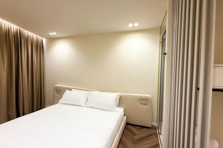 Room 54 of 104