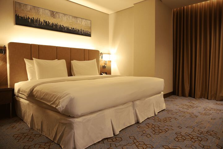 Room 2 of 17