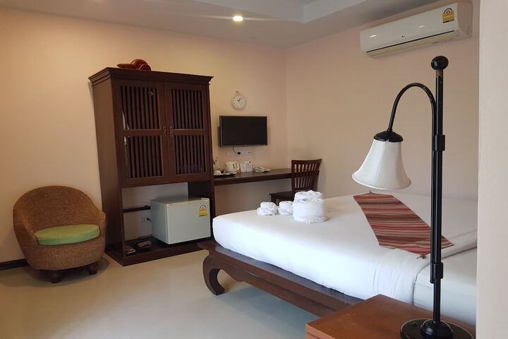 Room 12 of 76