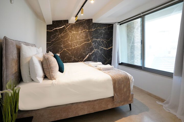 Room 8 of 74
