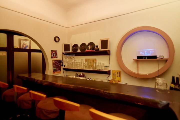 Lounge 29 of 39