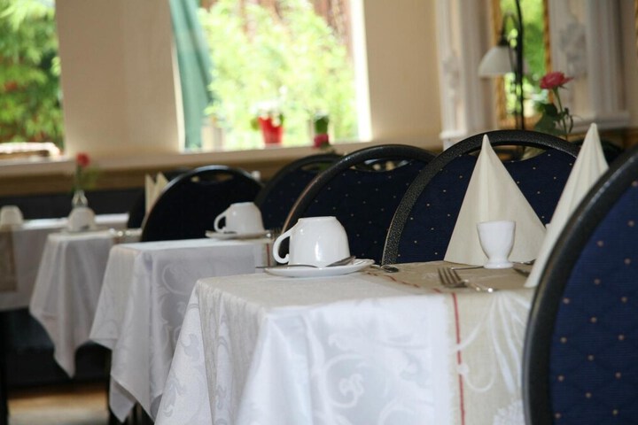 Dining 36 of 50