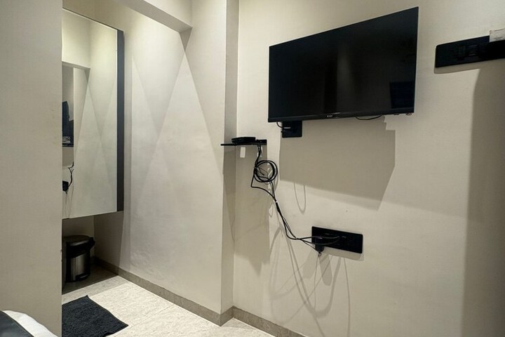 Room 13 of 65