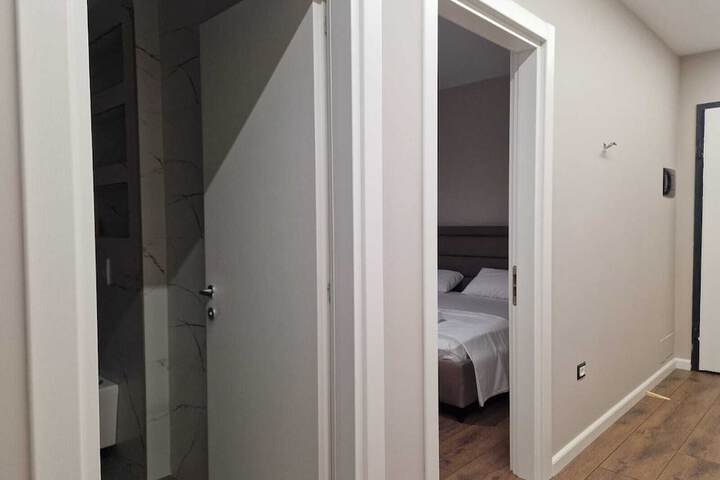 Room 16 of 48