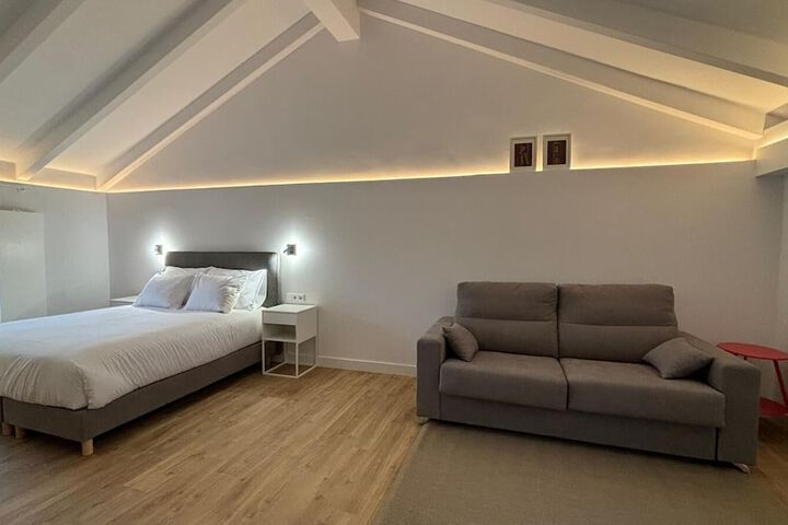 Room 5 of 18