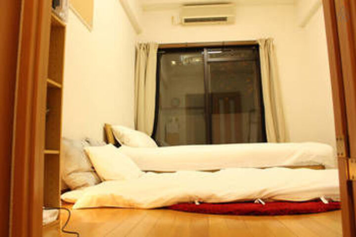 Room 52 of 182