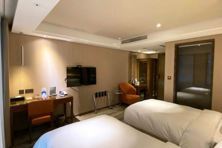 Room 65 of 99