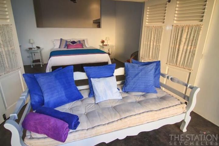 Room 2 of 6