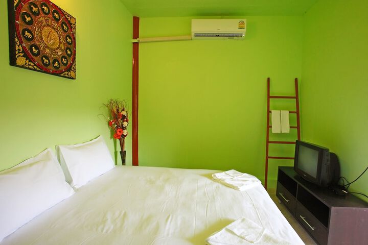 Room 9 of 76