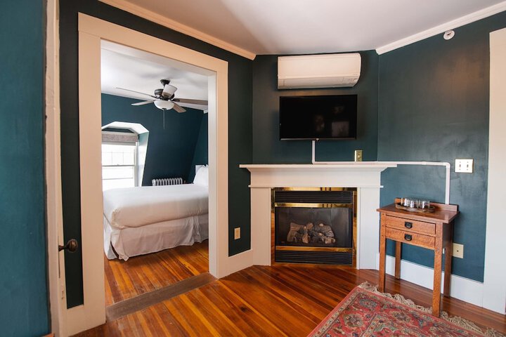 Room 7 of 61