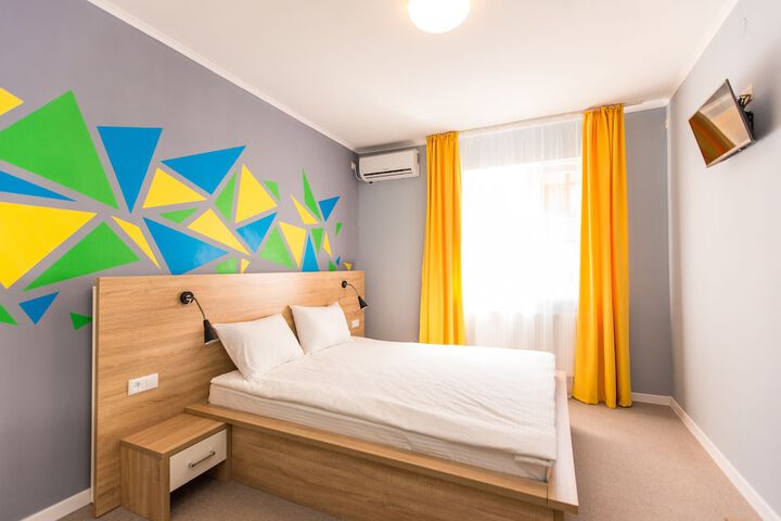 Room 10 of 26