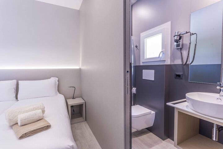 Room 34 of 58