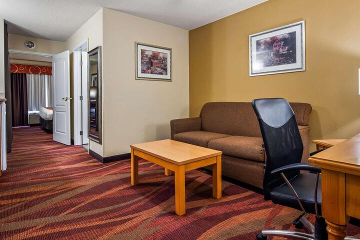 Suite 1 King Bed Sofa Bed Living Area Work Desk Microwave and Refrigerator WiFi Full Bre (12 of 31)