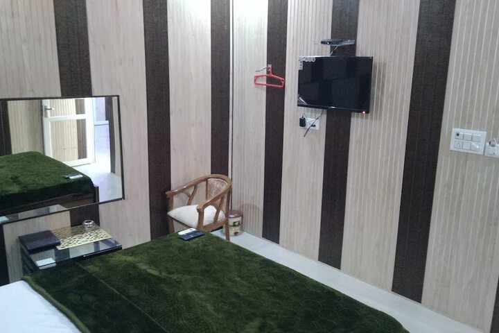 Room 15 of 15