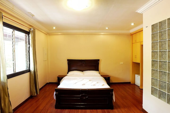 Room 7 of 33