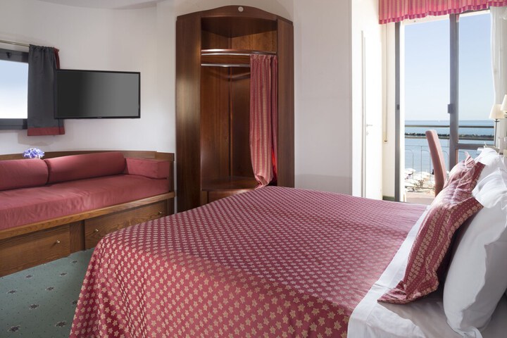 Room 19 of 32