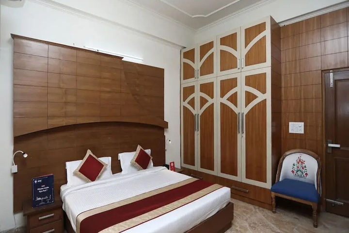 Room 5 of 13