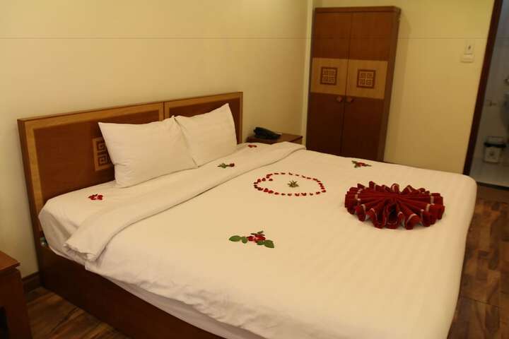 Room 13 of 35