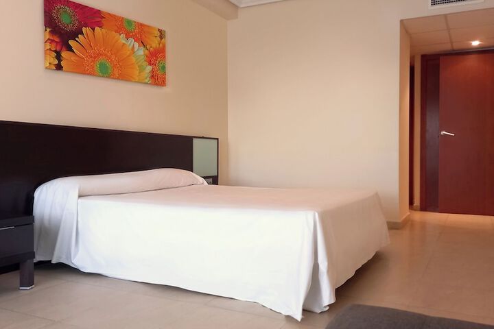 Room 3 of 32