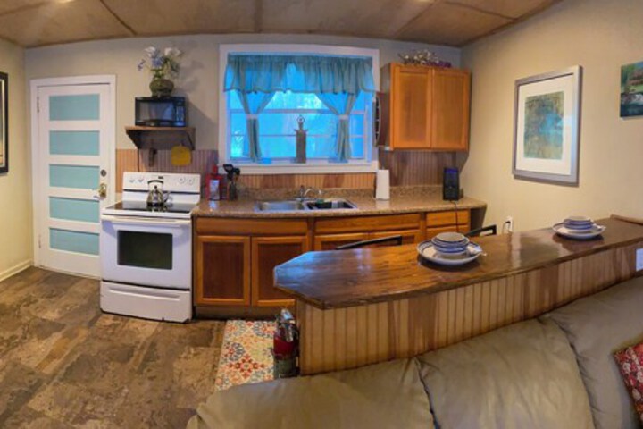 Room 8 of 83
