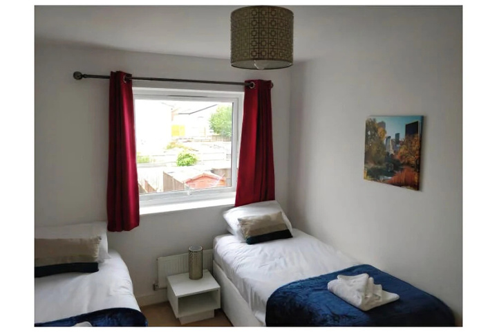 Room 4 of 9