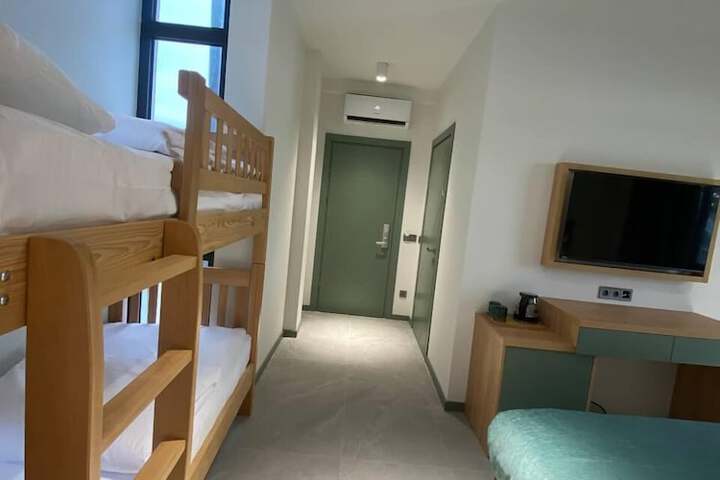 Room 27 of 62
