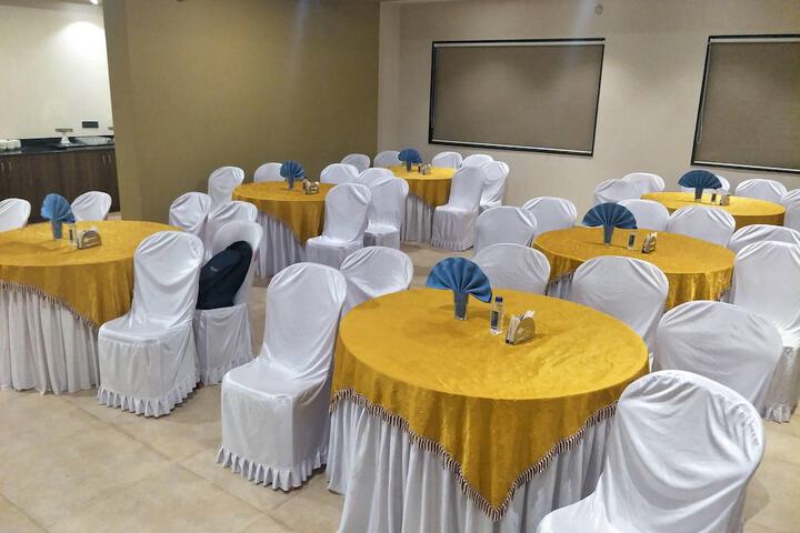 Ballroom/Hall 44 of 52