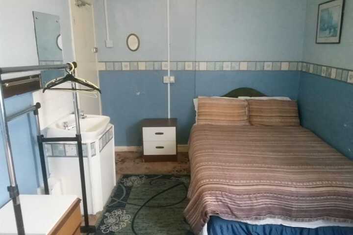 Room 9 of 34