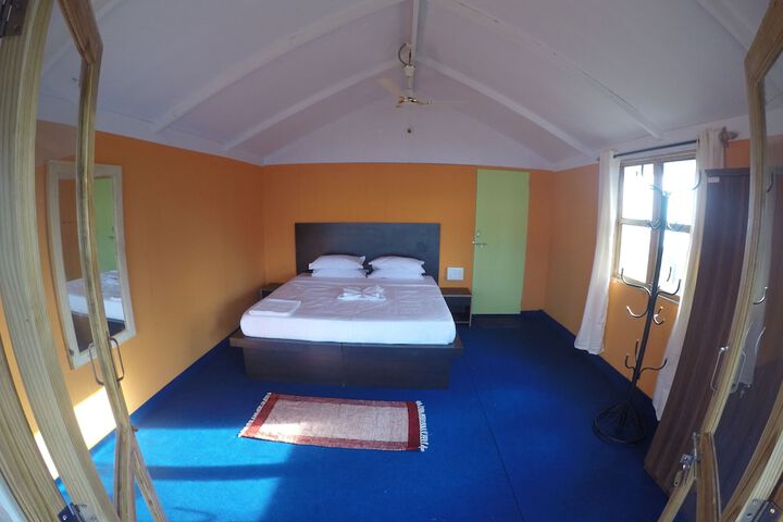 Room 6 of 43