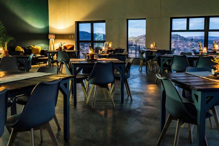 Dining 17 of 22