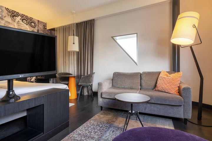 Room 41 of 317